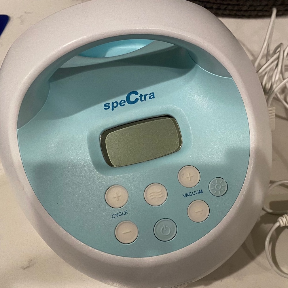 Rechargeable Spectra S1 breast pump, with power cord